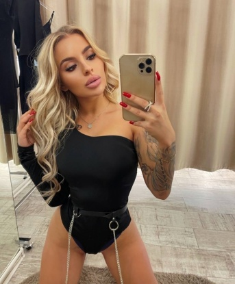 У меня есть шикарные фото, чтобы ты смог насладиться моей прекрасной внешностью. Знаю, как доставить самые приятные ощущения, мои услуги разнообразны и подстраиваются под твои желания 💋 Я создам атмосферу расслабления и уюта, чтобы ты смог полностью расслабиться и насладиться нашей встречей. У меня есть положительные отзывы, которые подтверждают мою профессиональность и умение удовлетворять самые изысканные запросы. Так что если ты ищешь незабываемые эмоции и яркие впечатления в Москве, обращайся ко мне! 💫💕😉 927, 22 года