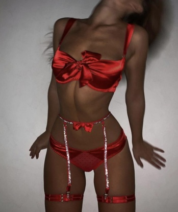 Нежная и чувственная девушка ждет достойного мужчину. Со мной ты почувствуешь себя настоящим королем, погружусь с тобой в мир страсти и наслаждения. 7006, 25 лет